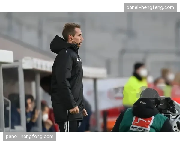 评论：VAR介入尺度再引争议，德甲裁判委员会的沟通机制亟待透明化。