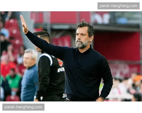 塞维利亚官方宣布主帅弗洛雷斯下课，B队教练暂代主帅一职