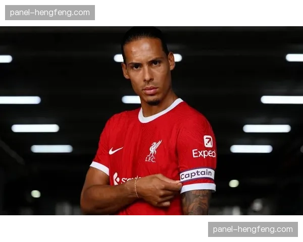 官方:利物浦与范戴克续约一年,后者将继续担任后防核心