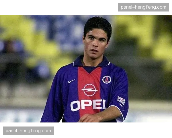 转播镜头捕捉:瓜迪奥拉与助教阿尔特塔激烈讨论防守站位 转播镜头捕捉:瓜迪奥拉与助教阿尔特塔激烈讨论防守站位